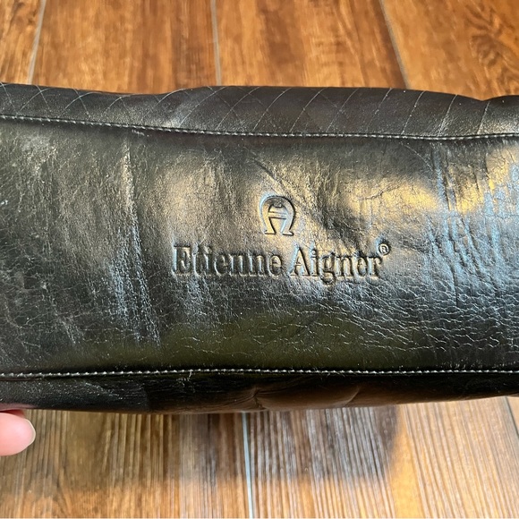 Vintage Etienne Aigner hand bag. Leather. Has clips to attach a crossbody strap. - Picture 4 of 14